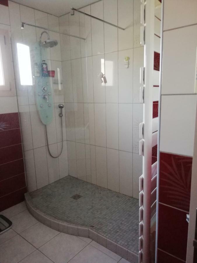 Chambre au calme à la campagne avec piscine idéale étape ou déplacement pro Vaux-sur-Vienne Exterior foto